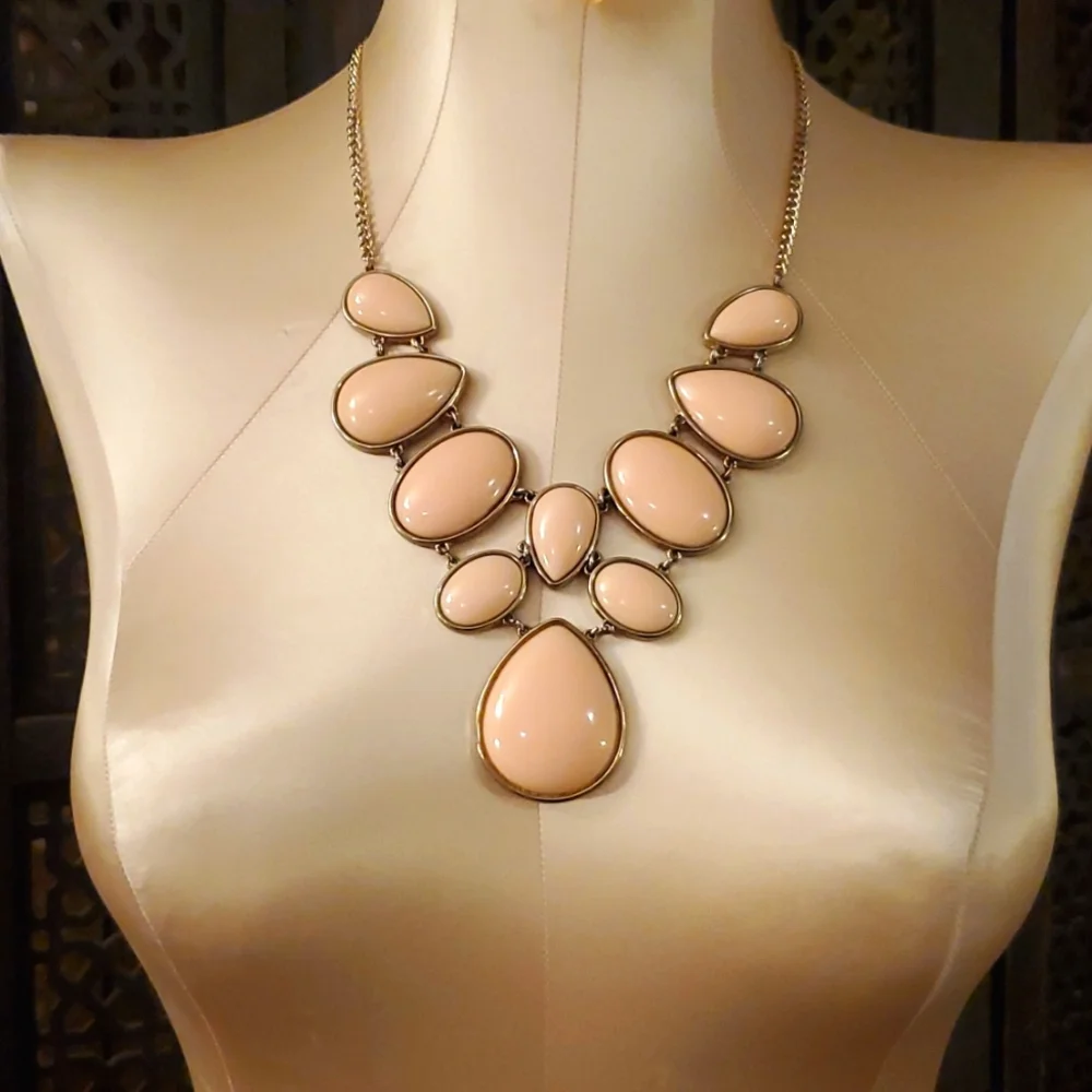 Pink and gold statement necklace - Picture 1 of 10